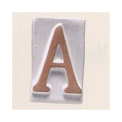 Lettera civica in terracotta telcom vasarte c